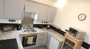 Spacious 4 Bed Maisonette close to Salford Quays and Manchester with Smart TVs and Netflix perfect for families and contractors - Image 3