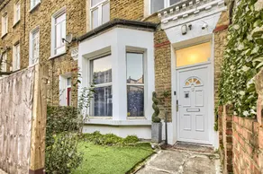 The Finsbury Deluxe Apartments - Image 4