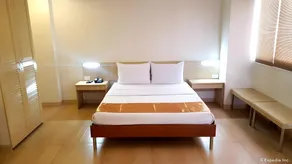 M Suites Hotel - Image 2
