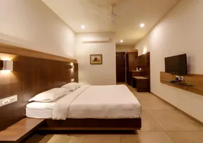 Hotel Classic Mid Town, Kolhapur NEAR MAHALAXMI TEMPLE - Image 5