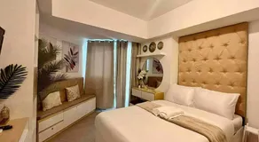 22nd-Floor Spacious Studio with Sunrise & Pool Views, Hi-Speed WiFi & Working Space, Netflix, Disney, Kitchen, Wide Balcony - Image 5