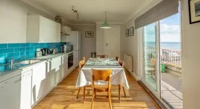 Pier Court Apartments Brighton - Image 3