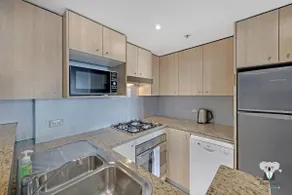 KozyGuru | Haymarket | 2B Apt at CBD - Image 4