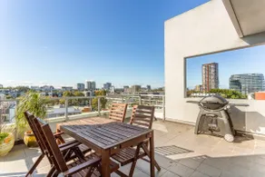 Spacious 2-Bed with Two Balconies with City Views - Image 4