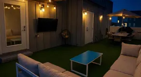 Modern Dallas Townhome with Private Rooftop, City View, Private Parking & Grill - Image 2