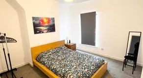 Cute two bedroom house with free street parking - Image 5