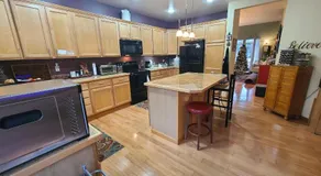Mt Rainier Way Bedroom with Private Full Bath - Image 5