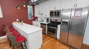 Modern 4BR Pilsen Retreat Near Illinois Medical District & Chicago Downtown - Image 3