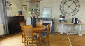 A la Fleur de Lys - Image 3