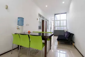 Aimer Guest House Syariah Mitra RedDoorz - Image 2