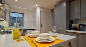 2-Bed Apartment in Stamford Town Centre-Parking & Wi-Fi - Image 5