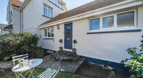 Spacious one bed apartment in a quiet leafy close. - Image 4