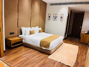 Kamay The Premium Hotel - Image 1
