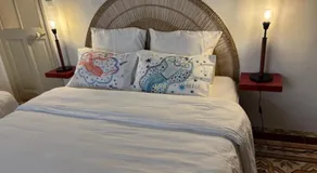 Suite de charme avec patio dans village - Image 3