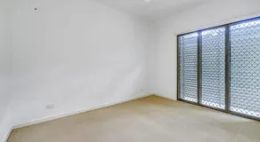 Town house Room with Shared Bath - Image 4