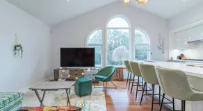 Luxurious and Spacious 4BR Home Near Downtown - Image 3