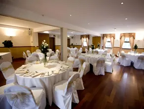 The Sitwell Arms Hotel - Image 4