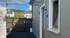 Studio Sleeps 2 -Private Hot Tub -Enclosed Garden - Image 5