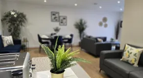 Snuggle Inn Serviced Apartments, Great choice for large groups, Contractors, Business Executives and Family Vacations in the stunning valley of Surrey Hills, secure Private Parking, Offering Easy Train Access to London, Gatwick airport, M25 - Image 5
