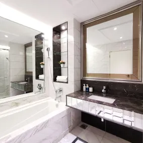 SKY POOL Luxury Suite 2-4Pax at KL City - Image 4