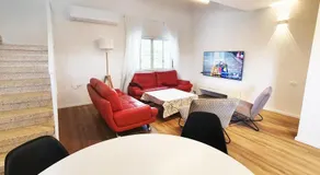 Spacious 3BD Penthouse with Rooftop & Parking - Image 2