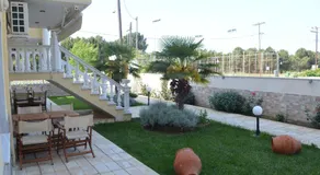 Irini Apartments - Image 2