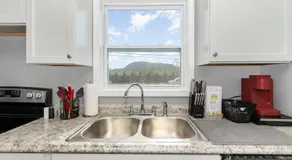 New renovated single family home built in 1999 - Image 5