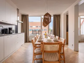 Luxe 10-person family getaway - Image 3