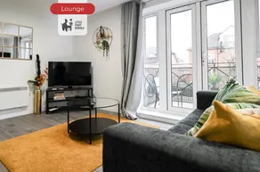 Central Balcony Flat Ideal for Long Stays with WiFi and Parking - Image 2