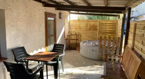 Maisonnette avec jacuzzi et Terrasse privée - Image 3