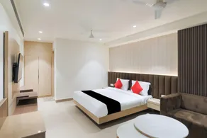 OYO Townhouse 670 Hotel 16 - Image 2