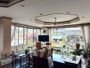 Ritzy House Hotel - Image 2