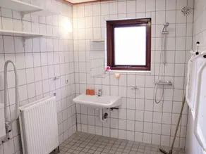 Beautiful home with lots of privacy, in the forest - Image 3