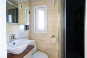 Premium Workers Home • 3 Beds• WiFi • Free Parking - Image 4
