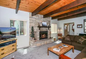 Sky Krest - Located on a quiet street in the middle of town, Games! Pool table! - Image 2