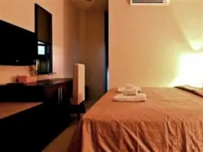 Marina Hotel - Image 4