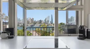 Magical Sydney Escape with Harbour Views & Parking - Image 3