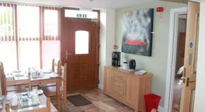 Riverside Guest House - Image 4
