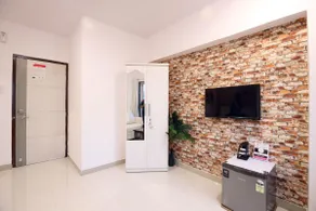 Kandivali 2BHK Apartment |Close to Mahindra Office - Image 3