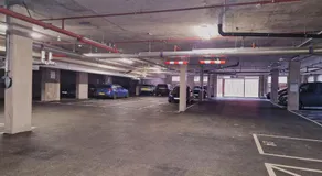 Gorgeous Riverside Flat with Free Parking & Wi-Fi - Image 5