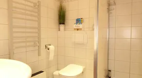 Sunrise Winterberg Ferienwohnung 4 Pers Wifi Pool Sauna Terrasse near Ski Lift - Image 2
