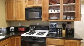 CLOSE TO STRIP, Very Private, GATED, Huge Floorplan, WIFI, Washer&Dryer - Image 4