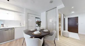 Luxury 2BR KING Bed, Rogers Centre & Parking - Image 3