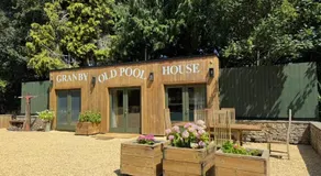 The Old Pool House, Stylish Large Studio in Private Country Estate with Air Con - Image 5