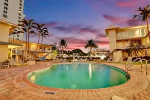 Vistamar Waterfront Beach Abode -Walk to the Beach - Image 3