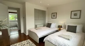 Modern 3-Bedroom villa, 3 Parking Spaces, WiFi - Image 2