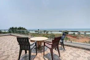 Harbor Lights Sea View Homestay - Image 3