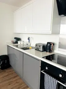 Modern 1-4 Sleeper Flat with Parking & Workspace - Image 4