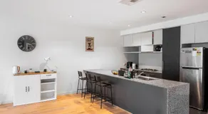 Shared House in Melbourne - Image 3