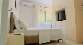 Fiona's Sea View Apartment - Image 2